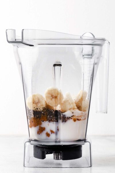 Banana, chia seeds, cocoa powder, almond butter, and almond milk in a blender. 