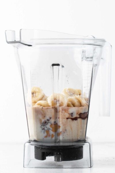 Bananas, peanut butter, cocoa powder, chia seeds, milk and vanilla in a blender.